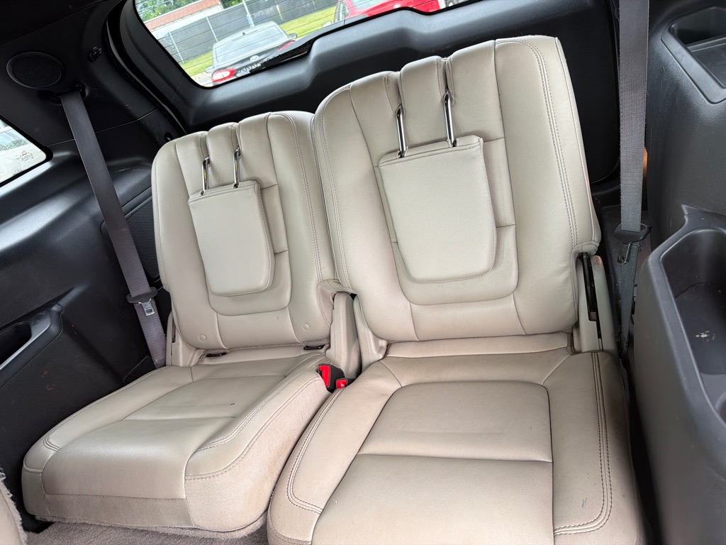 Photo 16 of this FORD EXPLORER