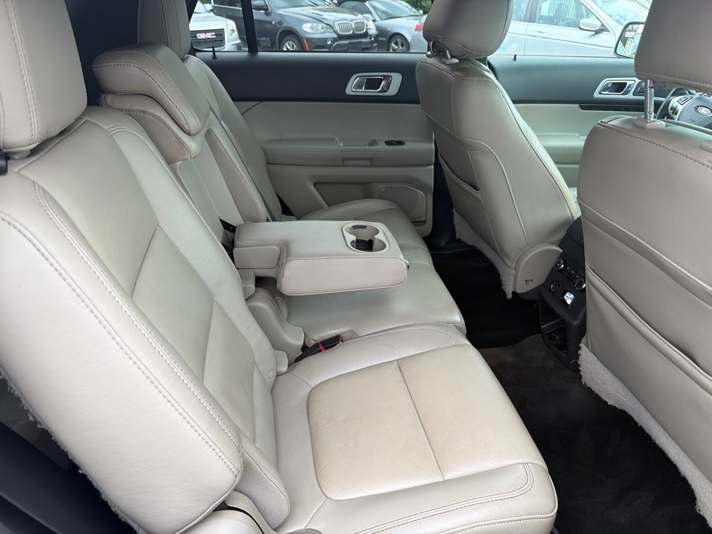 Photo 19 of this FORD EXPLORER