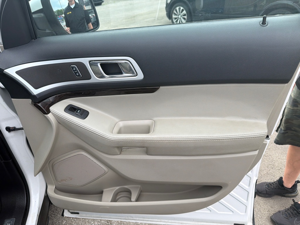 Photo 22 of this FORD EXPLORER
