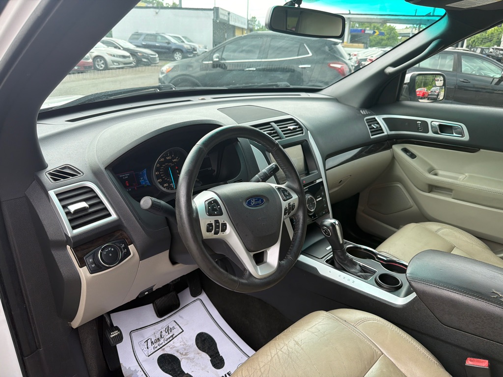 Photo 12 of this FORD EXPLORER