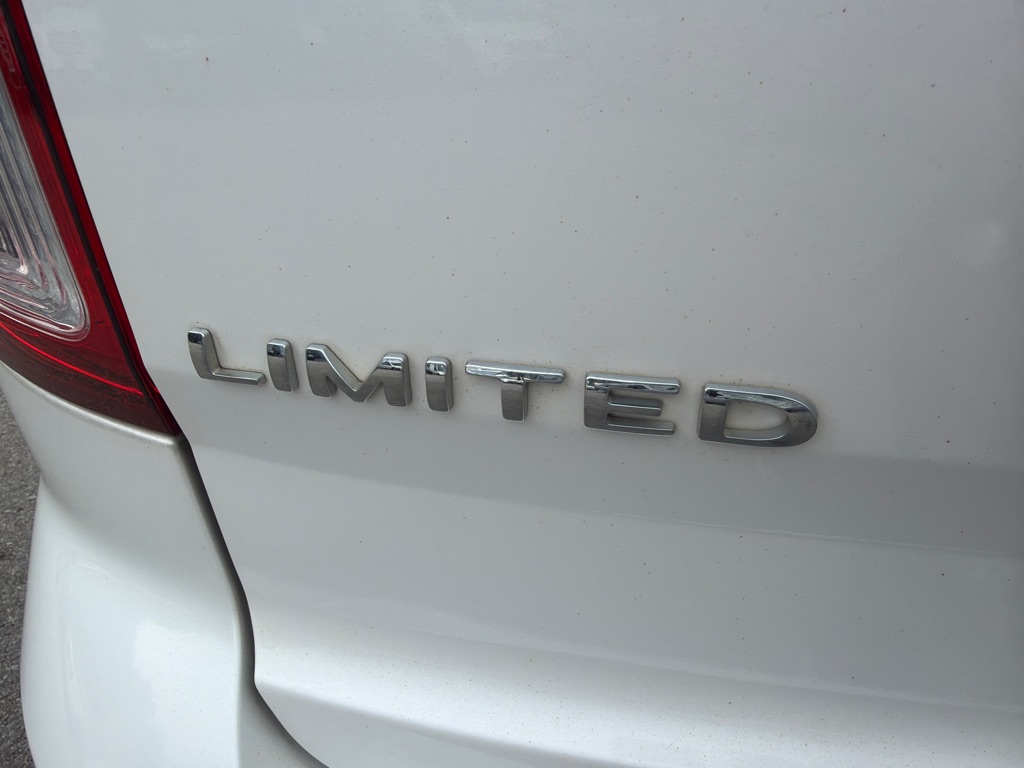 Photo 18 of this FORD EXPLORER