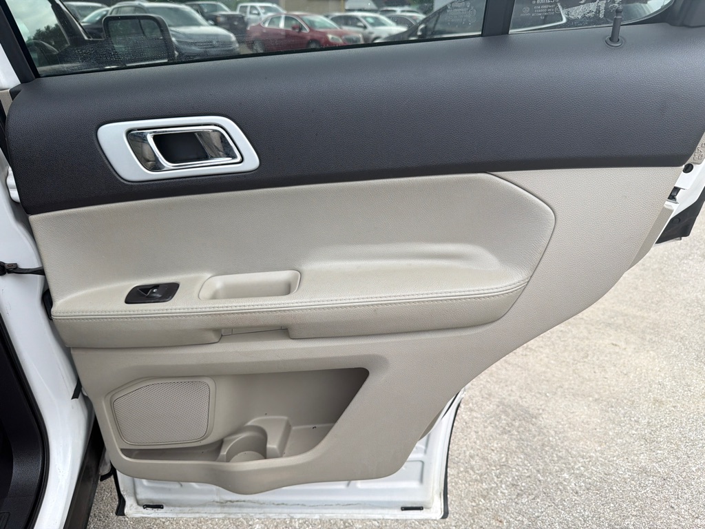 Photo 21 of this FORD EXPLORER