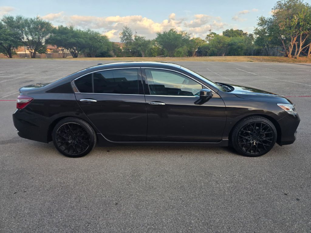 Photo 8 of this HONDA ACCORD