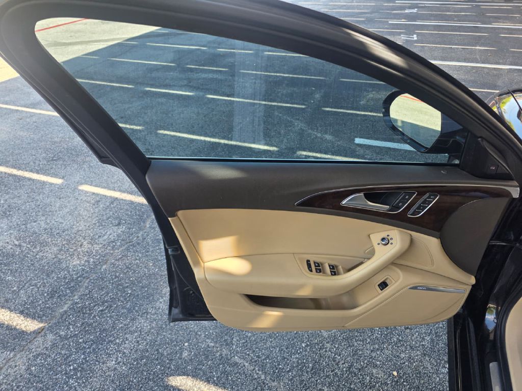 Photo 10 of this AUDI A6