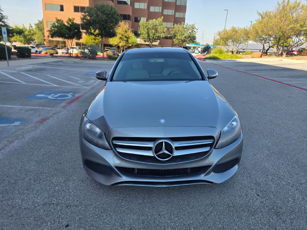 Photo 2 of this MERCEDES-BENZ C-CLASS