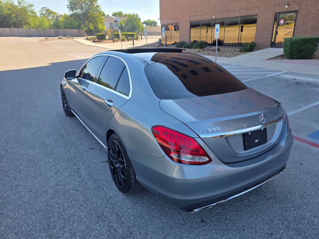 Photo 4 of this MERCEDES-BENZ C-CLASS