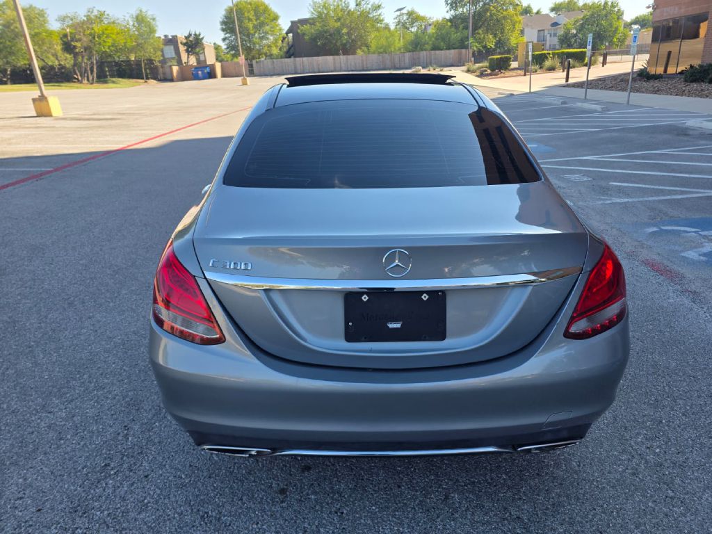 Photo 5 of this MERCEDES-BENZ C-CLASS