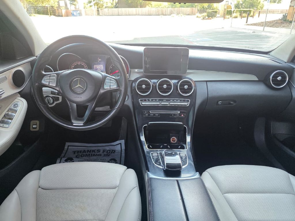 Photo 14 of this MERCEDES-BENZ C-CLASS