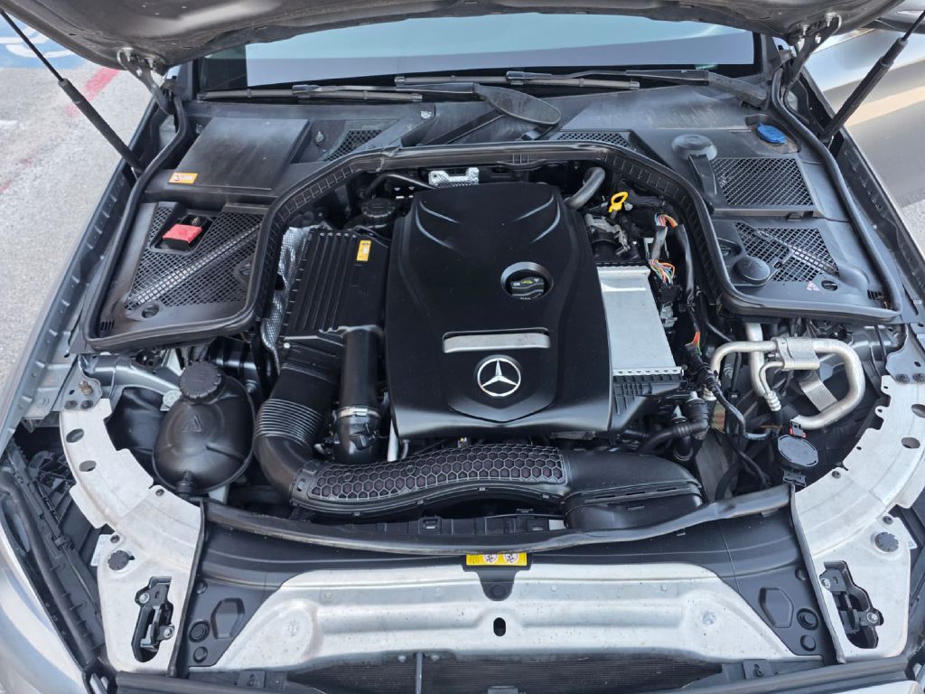 Photo 19 of this MERCEDES-BENZ C-CLASS