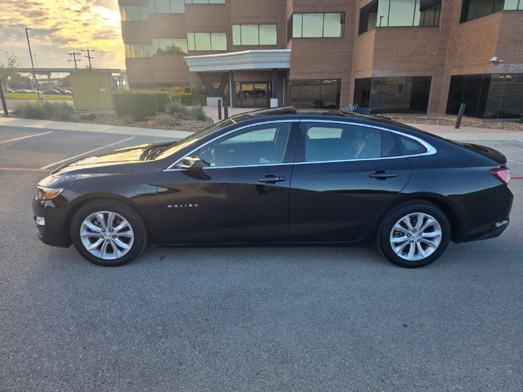 Photo 3 of this CHEVROLET MALIBU