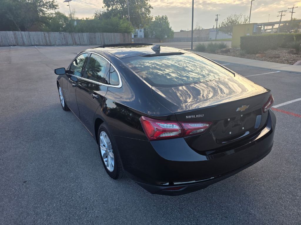 Photo 4 of this CHEVROLET MALIBU