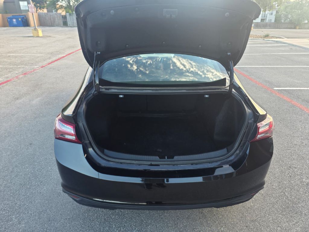 Photo 6 of this CHEVROLET MALIBU
