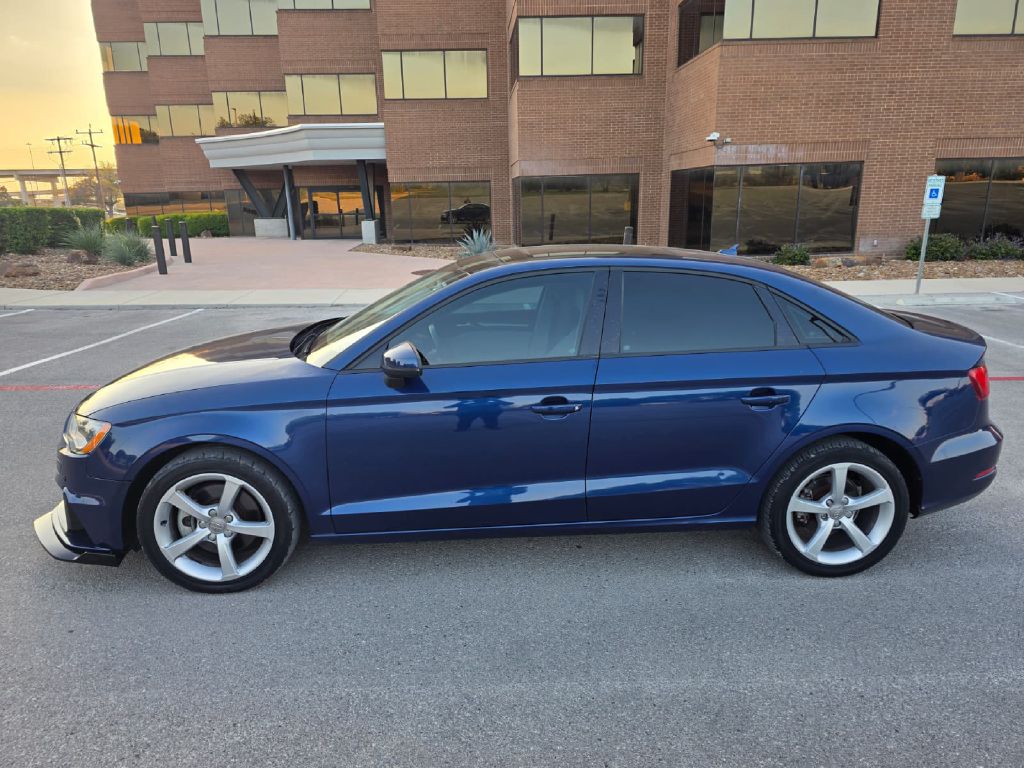 Photo 3 of this AUDI A3
