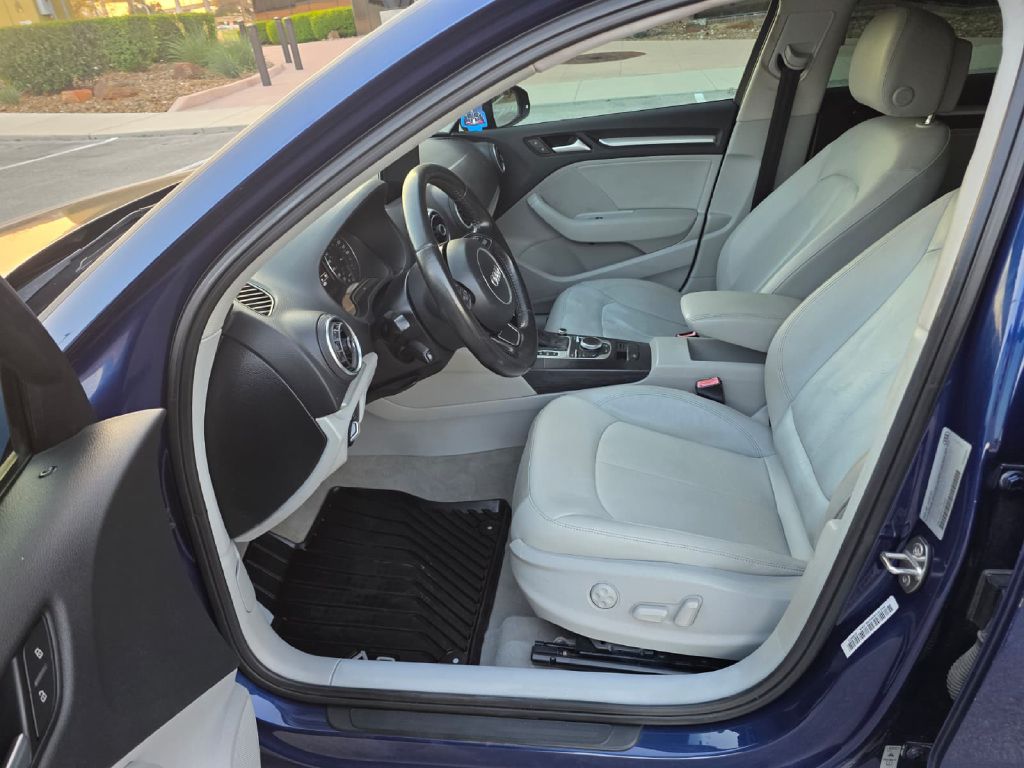 Photo 11 of this AUDI A3