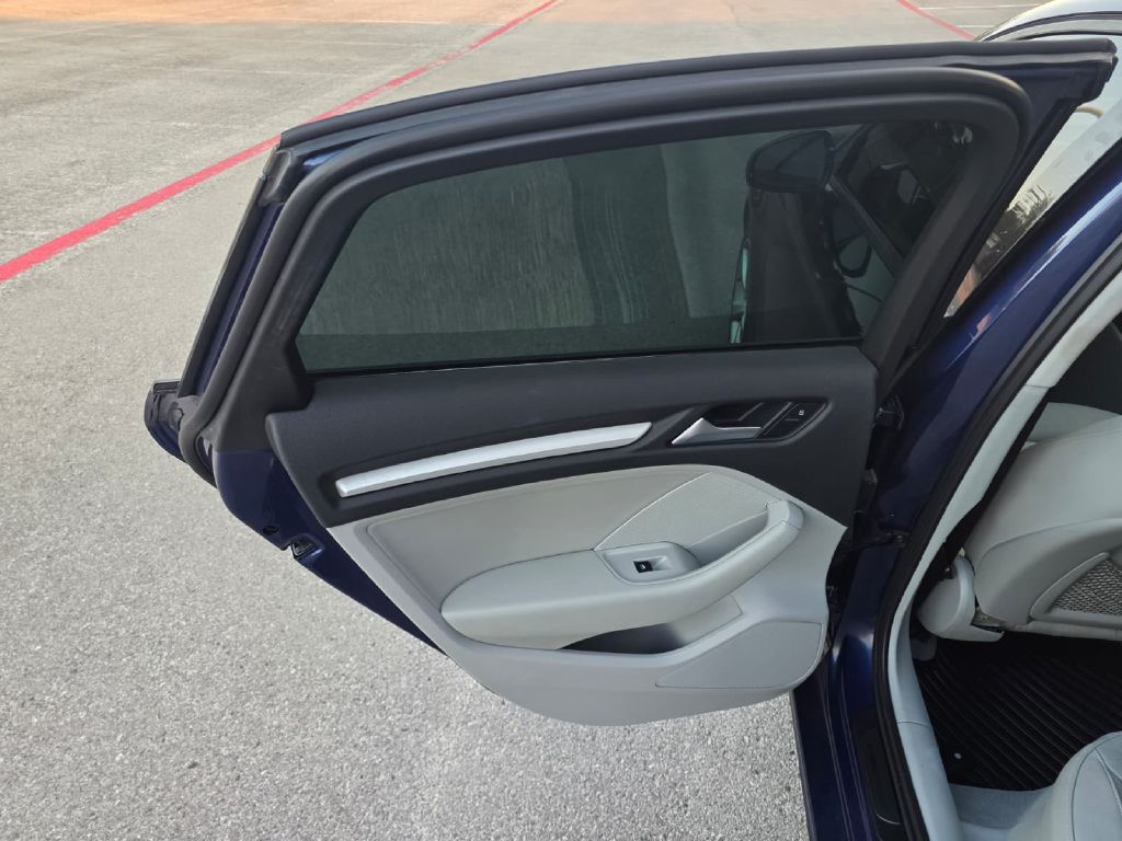 Photo 12 of this AUDI A3