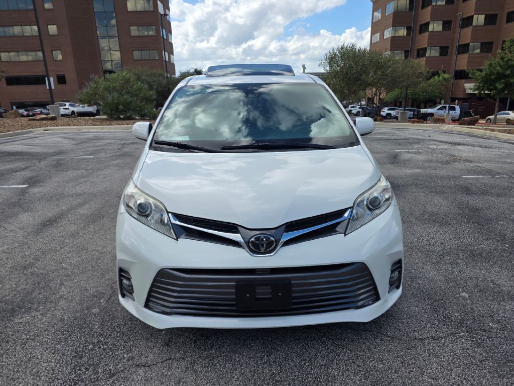 Photo 2 of this TOYOTA SIENNA