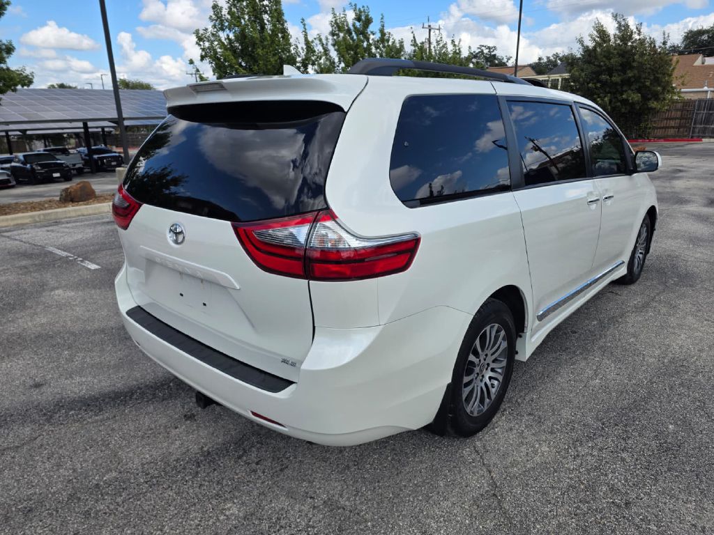 Photo 8 of this TOYOTA SIENNA