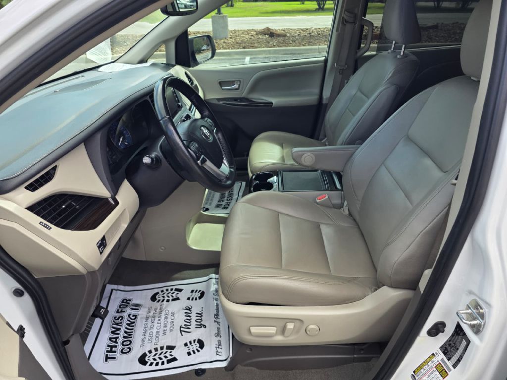 Photo 12 of this TOYOTA SIENNA