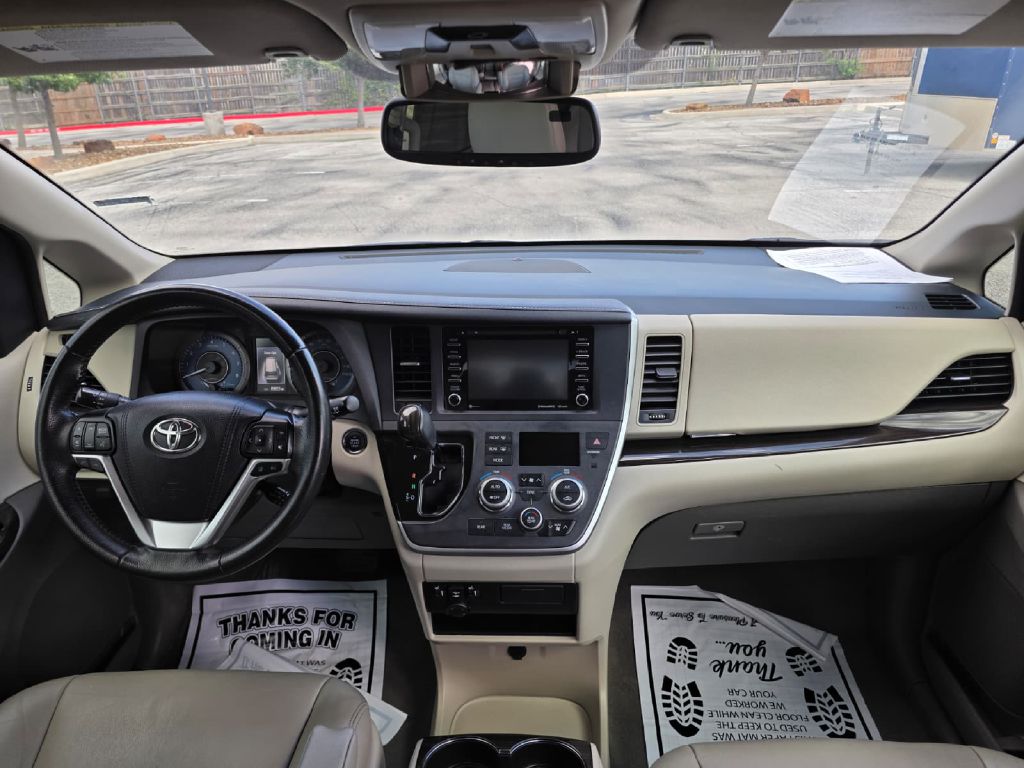 Photo 16 of this TOYOTA SIENNA