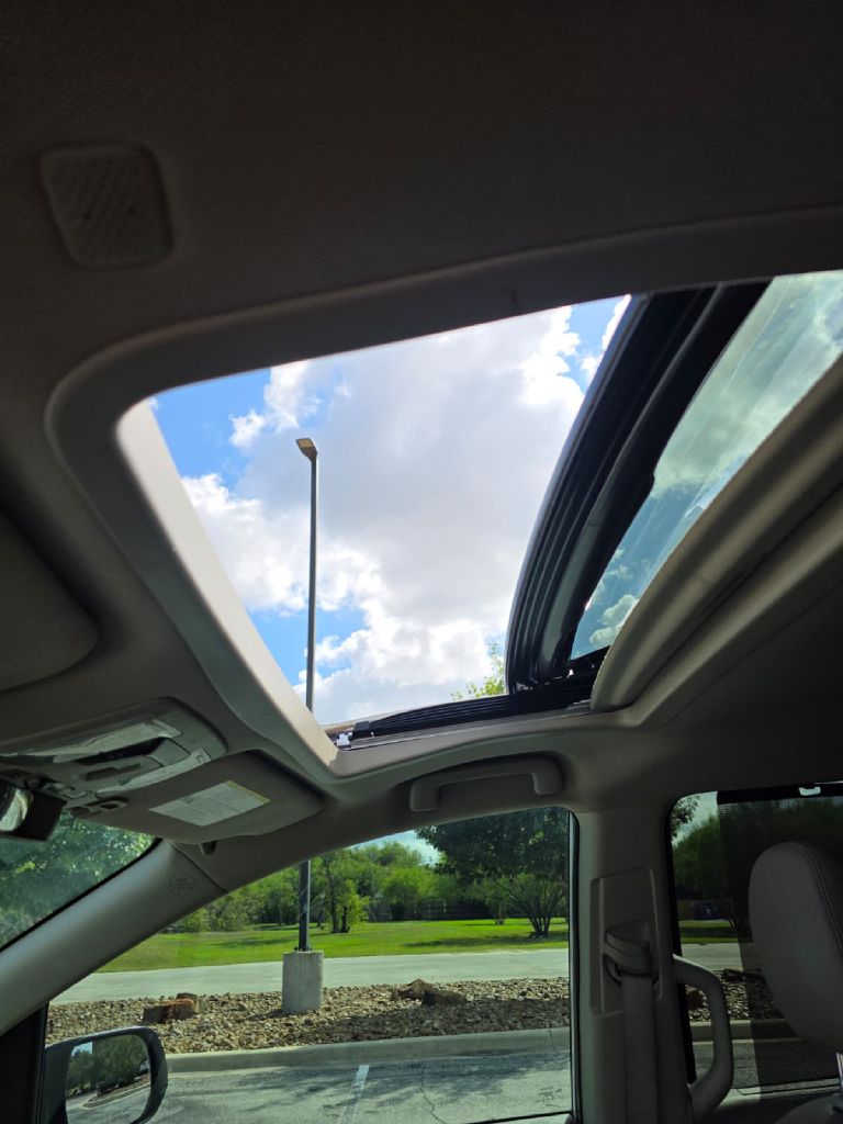 Photo 19 of this TOYOTA SIENNA