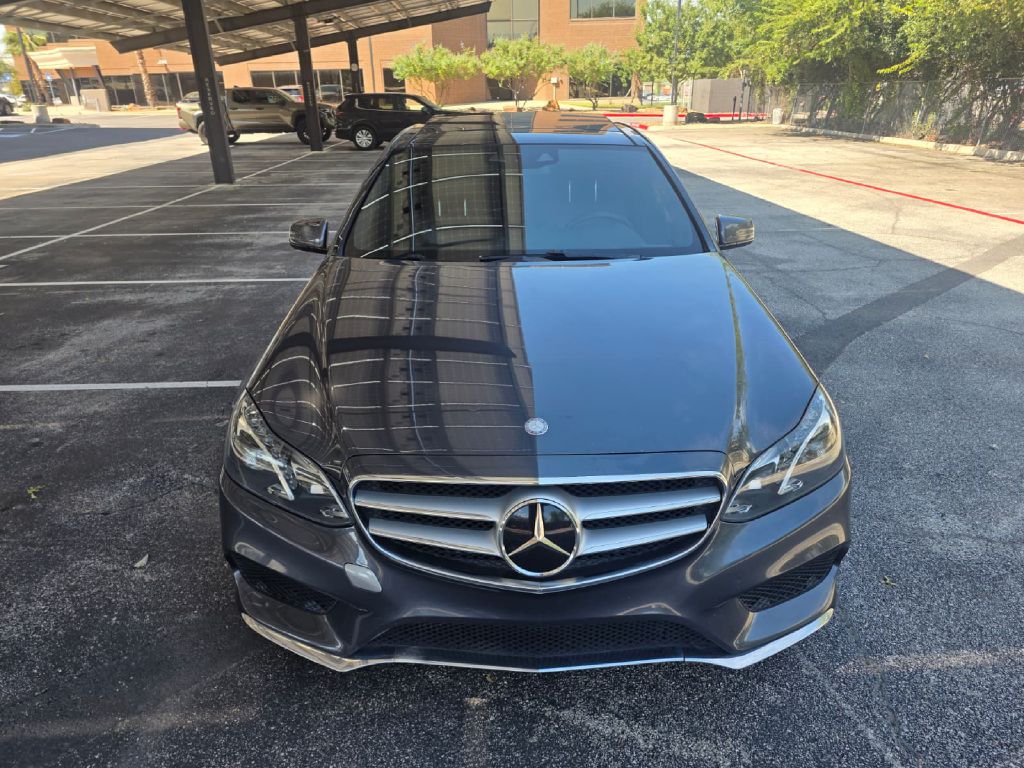 Photo 2 of this MERCEDES-BENZ E-CLASS