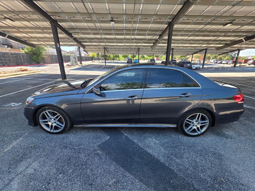 Photo 3 of this MERCEDES-BENZ E-CLASS