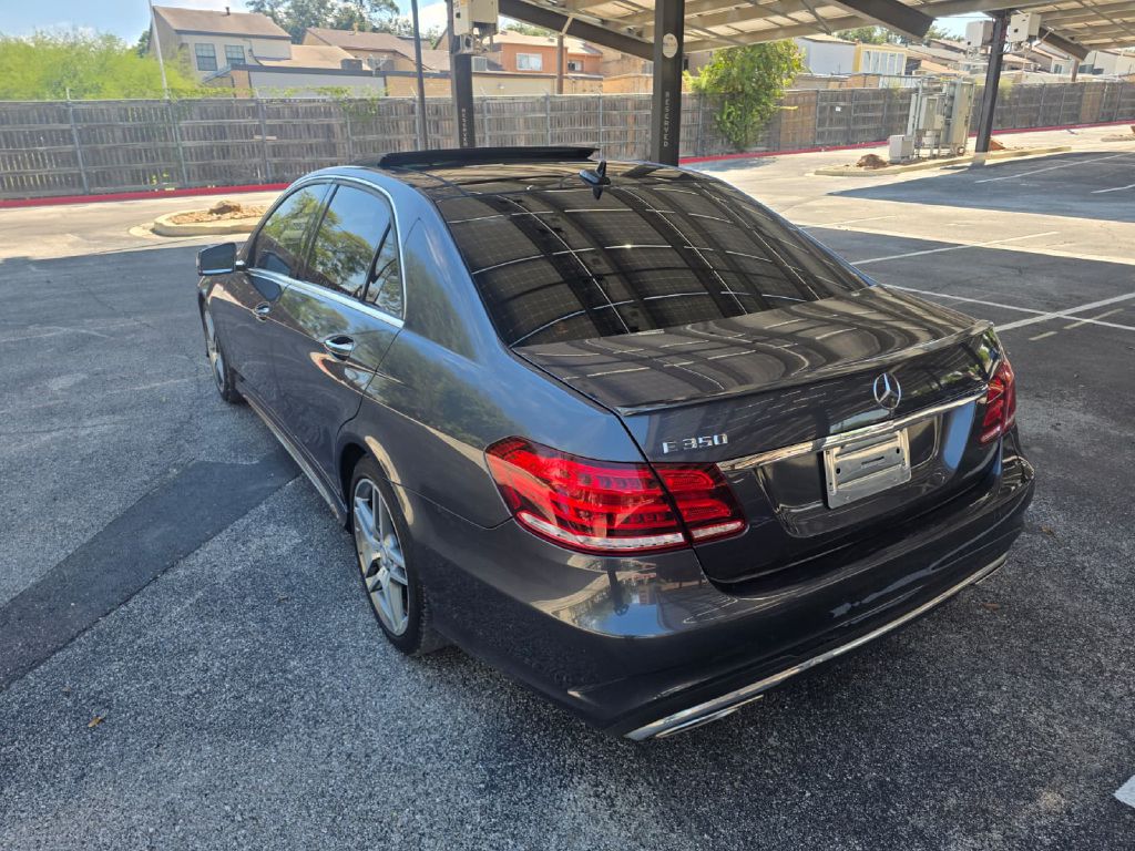Photo 4 of this MERCEDES-BENZ E-CLASS