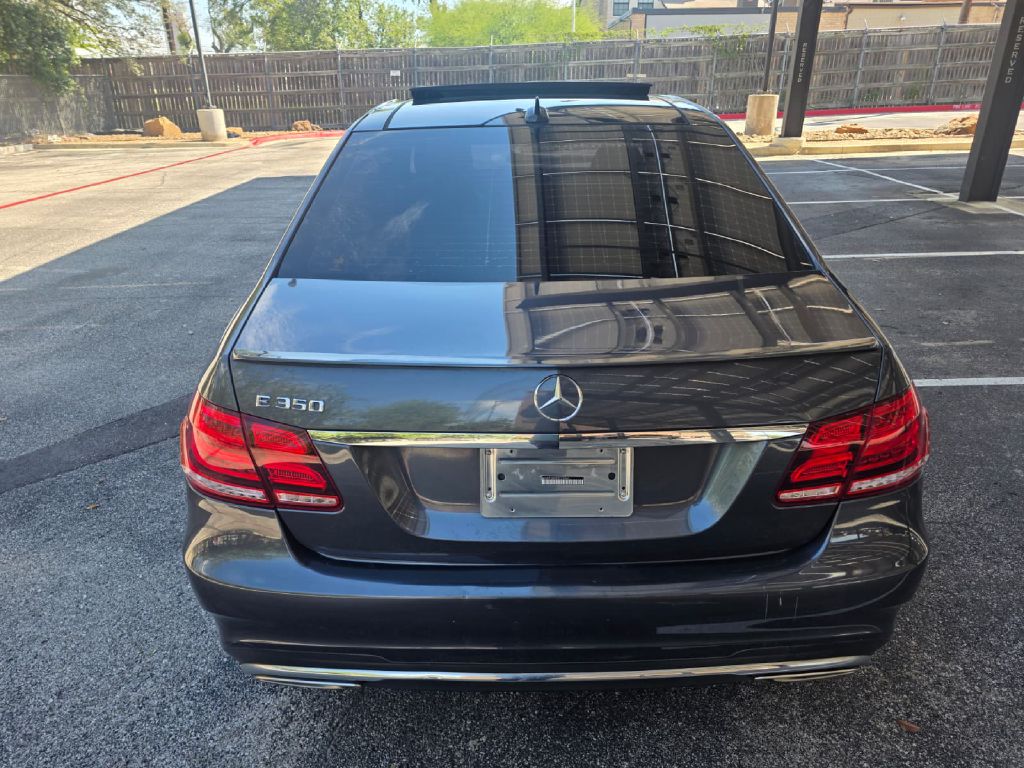 Photo 5 of this MERCEDES-BENZ E-CLASS