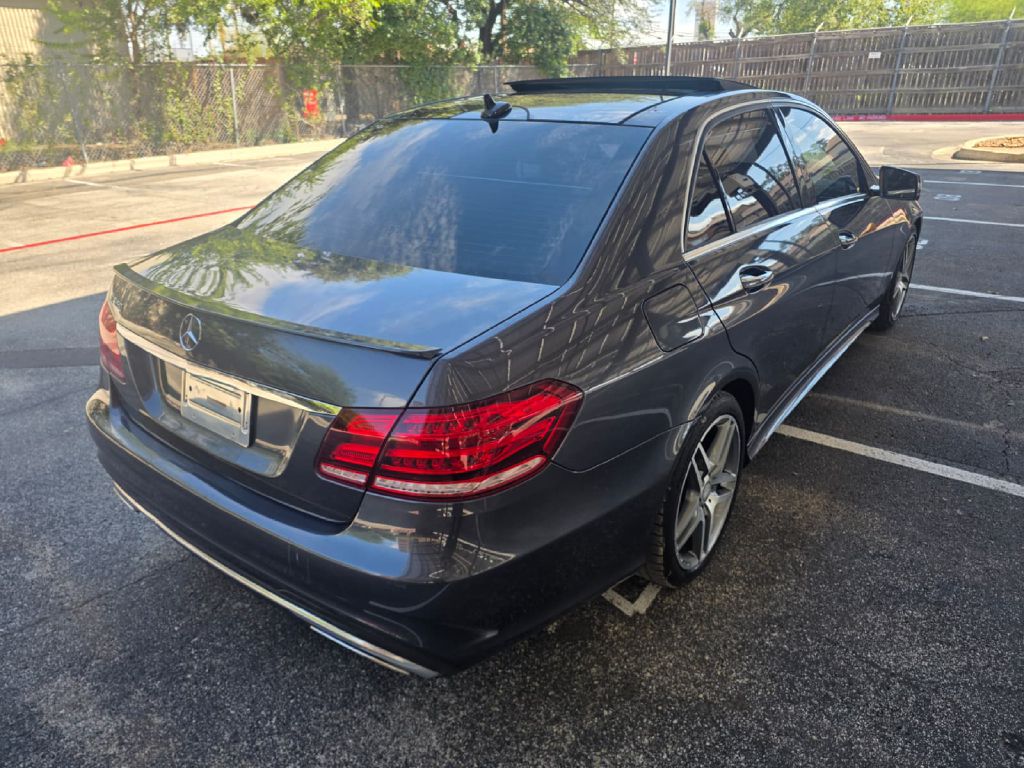 Photo 7 of this MERCEDES-BENZ E-CLASS