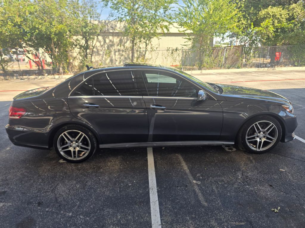 Photo 8 of this MERCEDES-BENZ E-CLASS