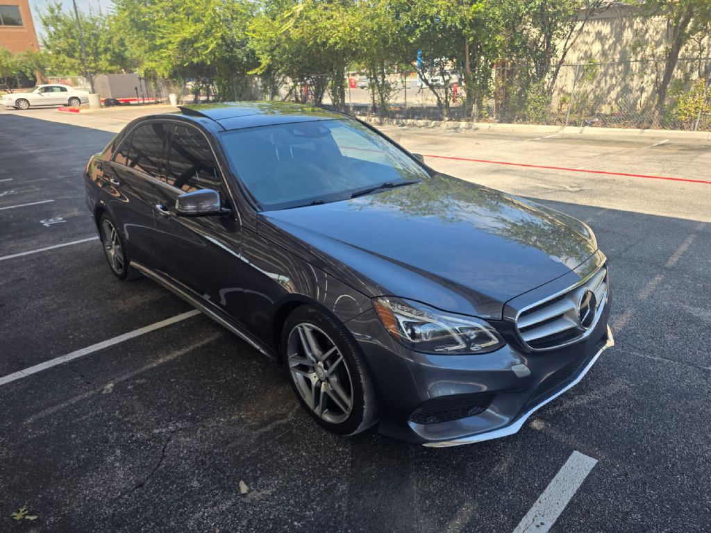 Photo 9 of this MERCEDES-BENZ E-CLASS