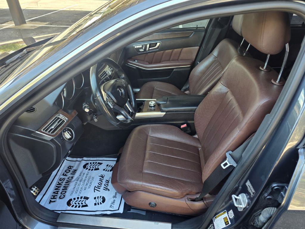 Photo 11 of this MERCEDES-BENZ E-CLASS