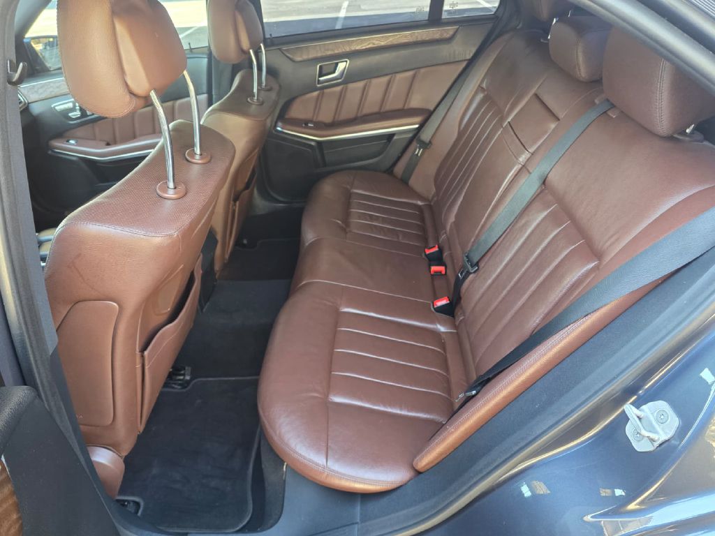Photo 13 of this MERCEDES-BENZ E-CLASS