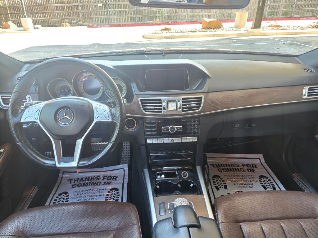 Photo 14 of this MERCEDES-BENZ E-CLASS