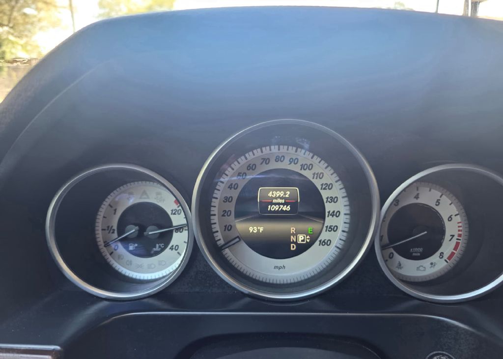 Photo 15 of this MERCEDES-BENZ E-CLASS