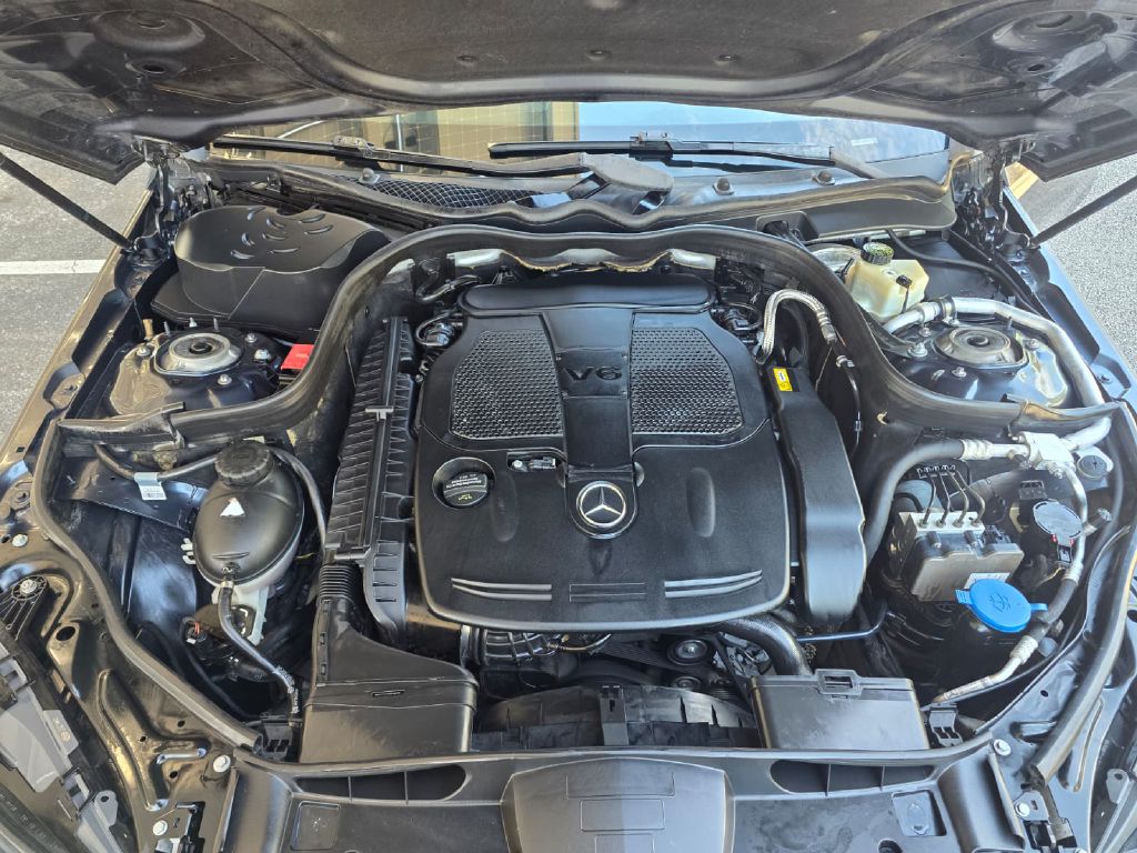 Photo 19 of this MERCEDES-BENZ E-CLASS