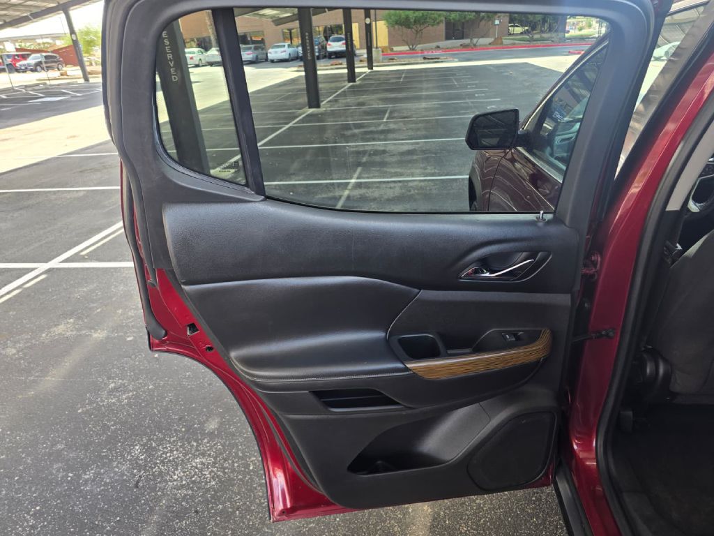 Photo 12 of this GMC ACADIA