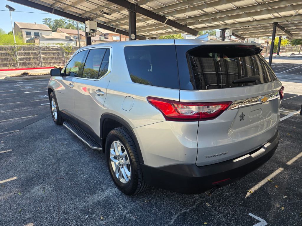 Photo 4 of this CHEVROLET TRAVERSE