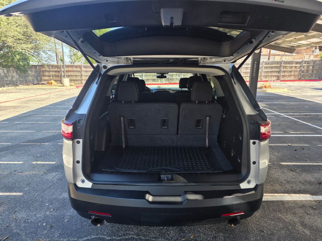 Photo 6 of this CHEVROLET TRAVERSE