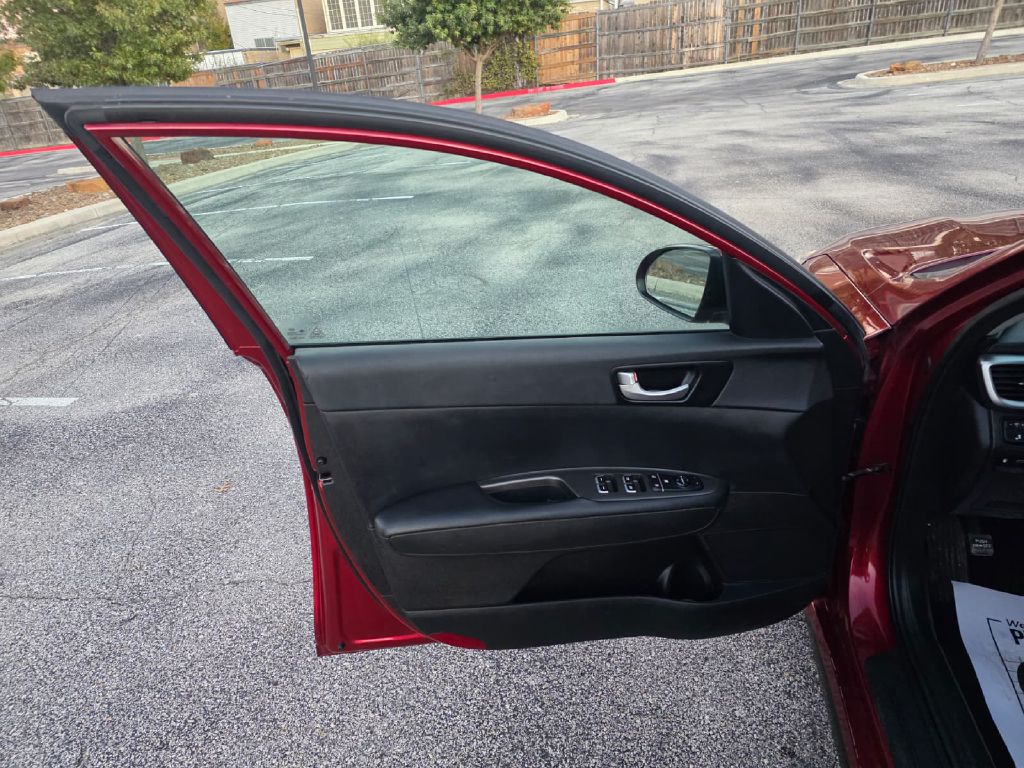 Photo 10 of this KIA OPTIMA