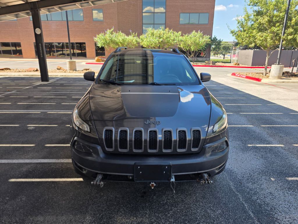 Photo 2 of this JEEP CHEROKEE