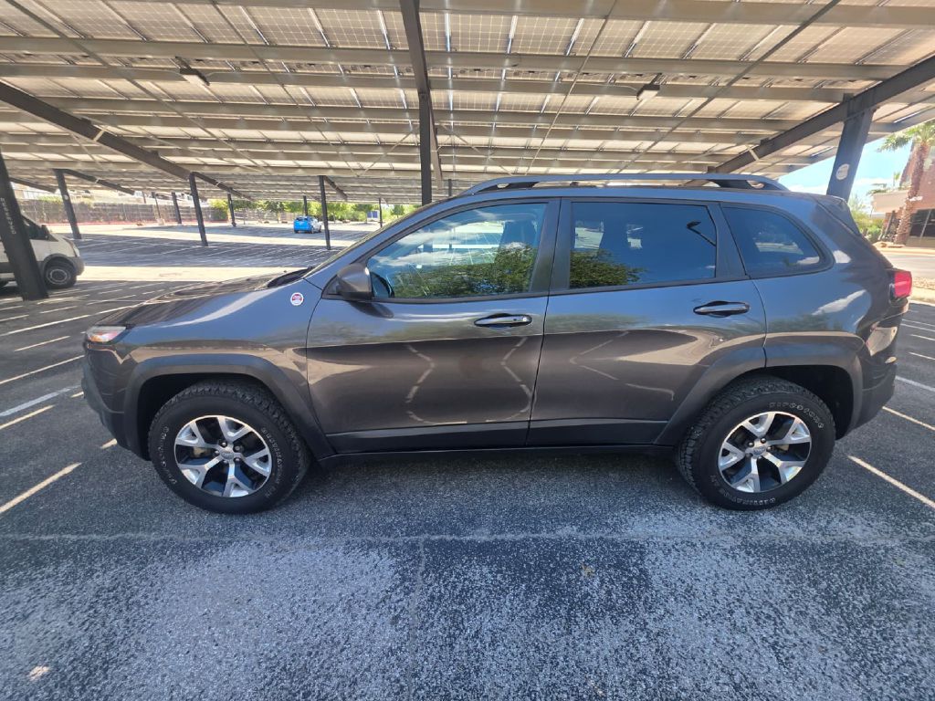Photo 3 of this JEEP CHEROKEE