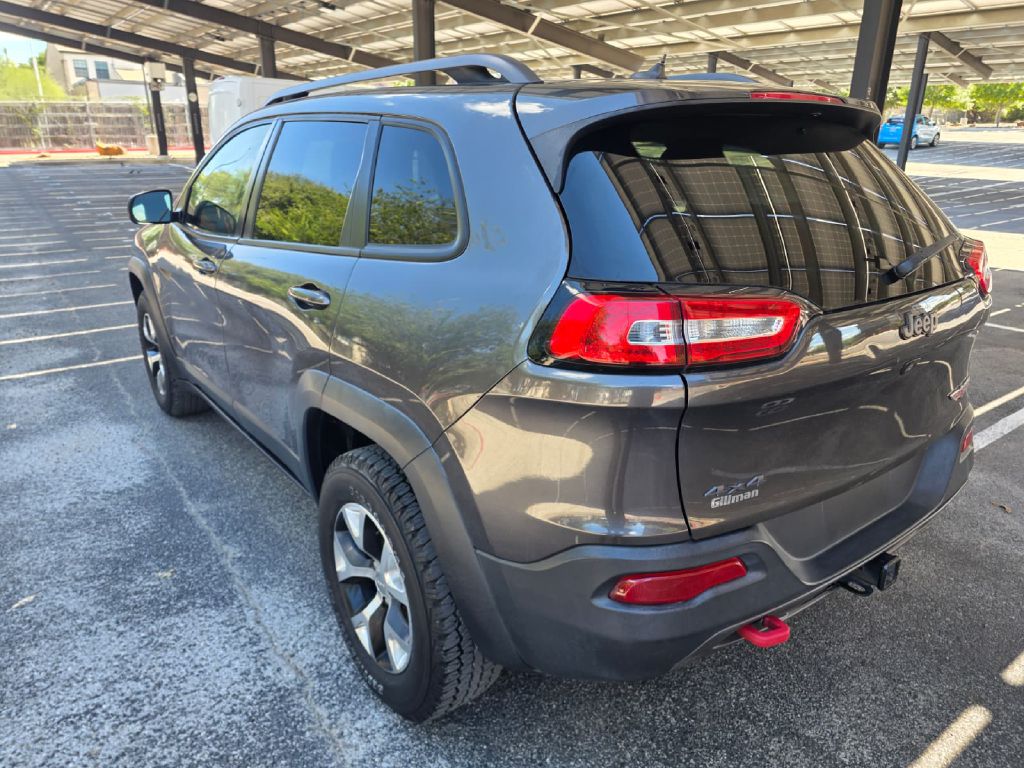 Photo 4 of this JEEP CHEROKEE