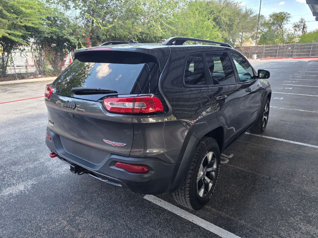 Photo 7 of this JEEP CHEROKEE