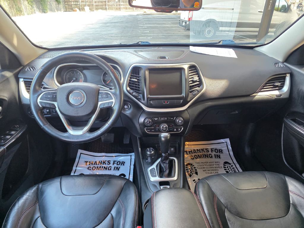 Photo 14 of this JEEP CHEROKEE