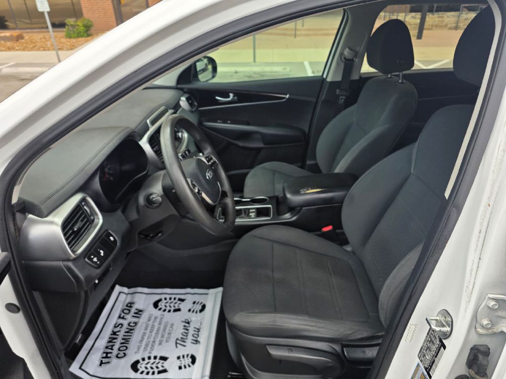 Photo 11 of this KIA SORENTO