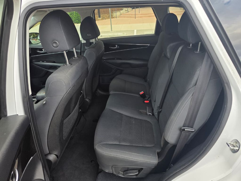 Photo 13 of this KIA SORENTO