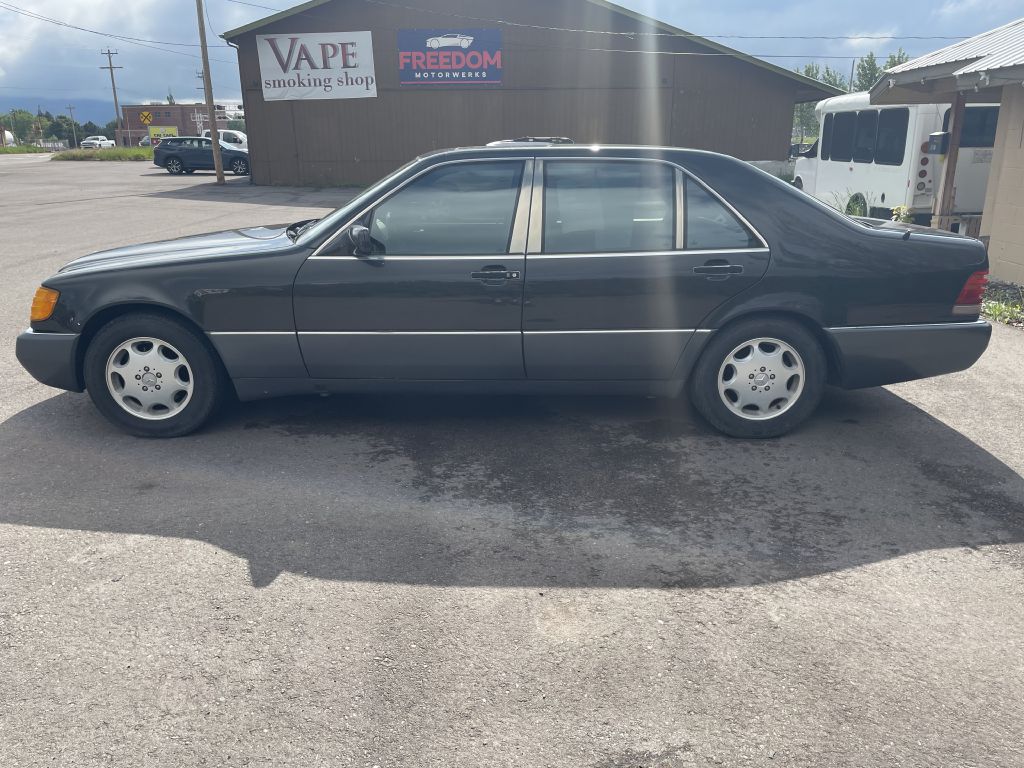 Photo 2 of this MERCEDES-BENZ S-CLASS