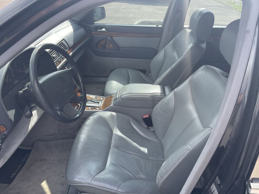 Photo 7 of this MERCEDES-BENZ S-CLASS