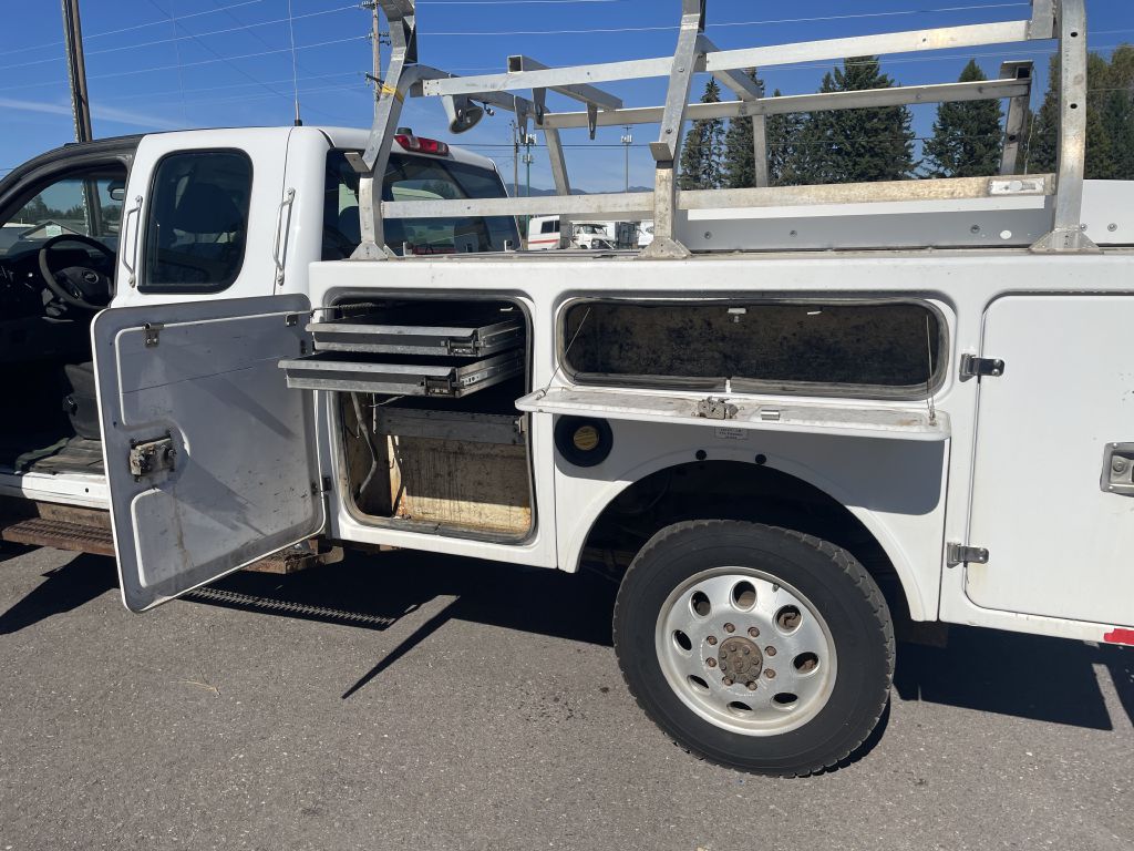Photo 8 of this CHEVROLET SILVERADO 3500